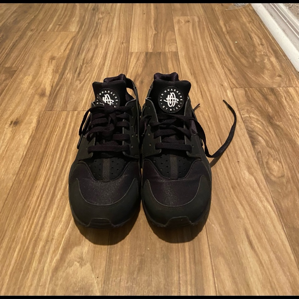 Black WMNS nike